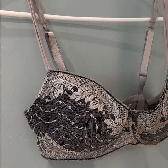 Wacoal Lace Underwire Bra - Black and Gray - Picture 2 of 5